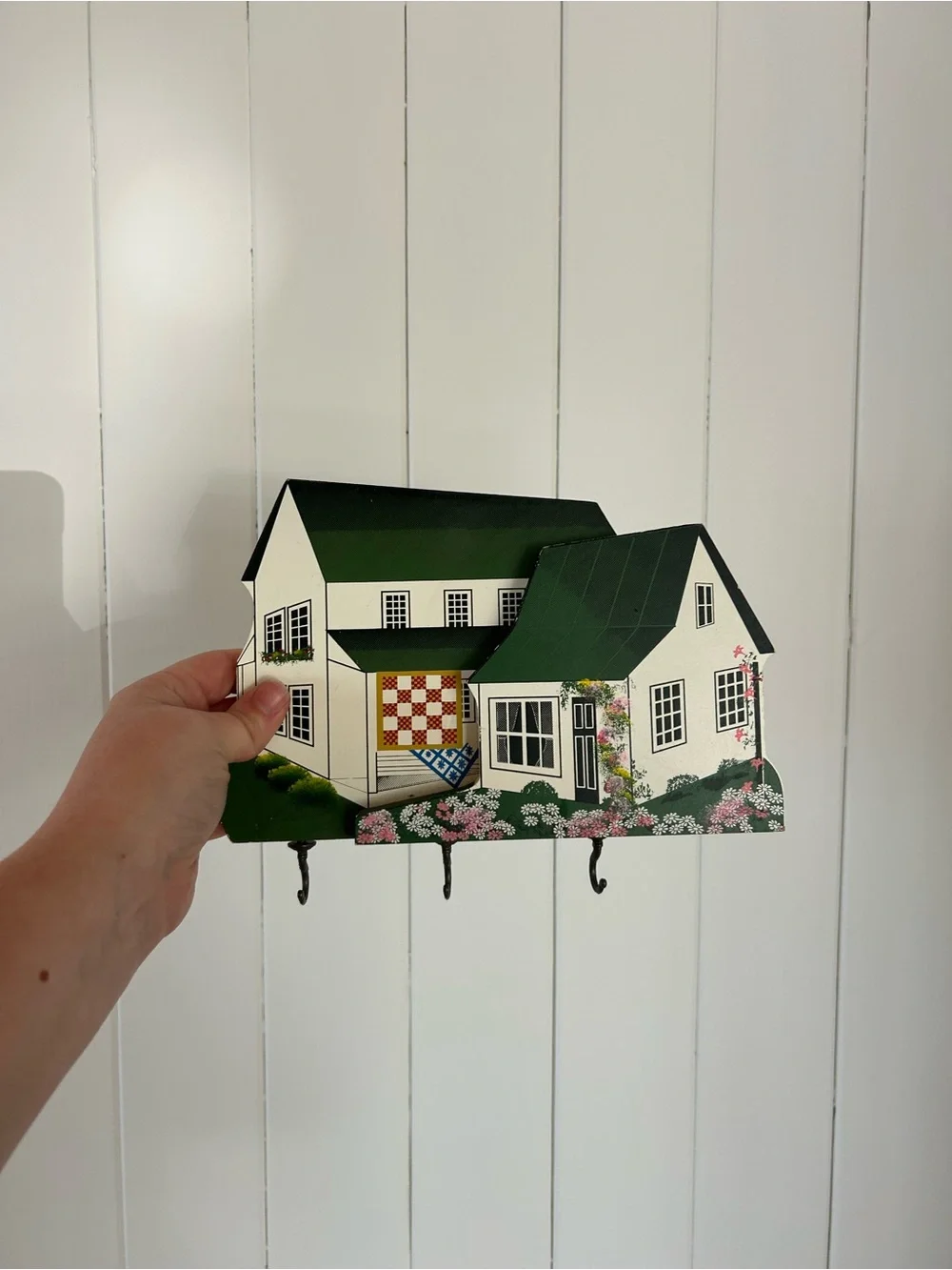 Vintage 1993 Shelia’s Collectibles Amish Home Wall Key Holder – Cottagecore